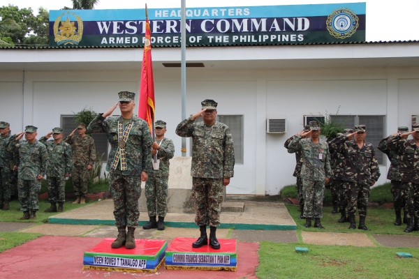 MGEN VALDEZ TNIG PN & MGEN TANALGO COMMANDANT PMC VISIT HWC 31 JULY 15 (50)